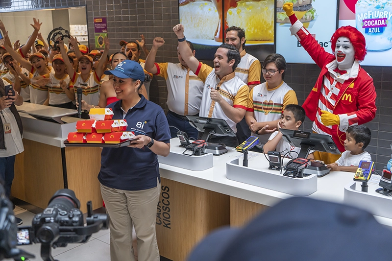 091024_McDíaFeliz_Mc100_6