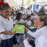 Entrega-Computadoras-Honduras-3 Una computadora por niño