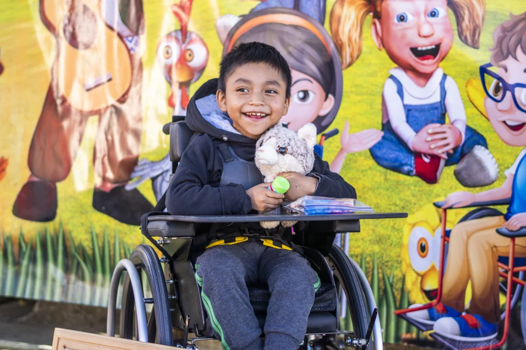 140125_Donacion_sillas_de_ruedas_bee_line_1 Donación sillas de ruedas