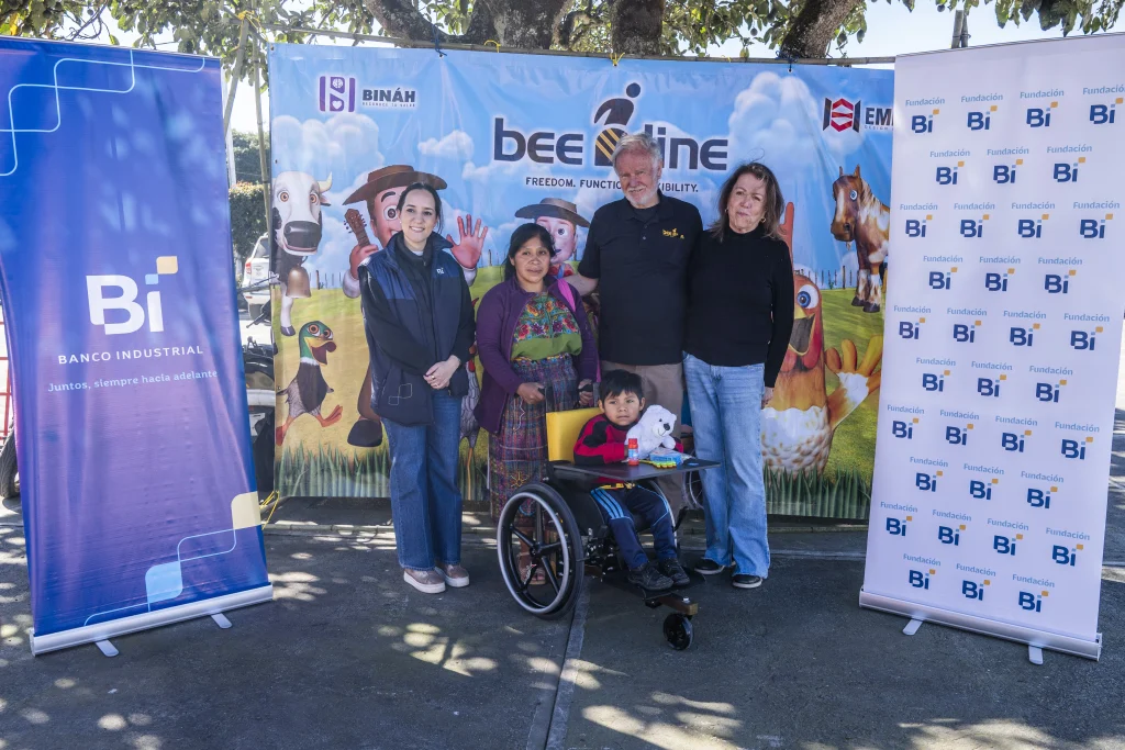 140125_Donacion_sillas_de_ruedas_bee_line_2 Donación sillas de ruedas